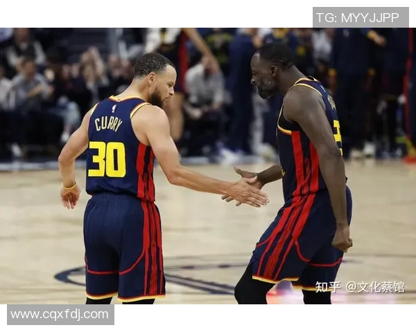 乐福长传助力球队逆转胜局展现篮球智慧与团队协作的完美结合